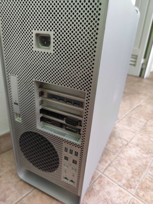 Mac Pro 5.1 com extras
