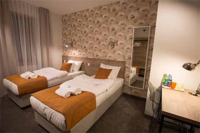 Pokoje Warszawa-Powsin / Restauracja Hiszpańska / blisko lotniska