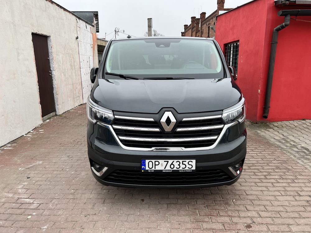 Wypożyczalnia busów Renault Trafic SpaceClass Vip Bus Automat 9 osobow