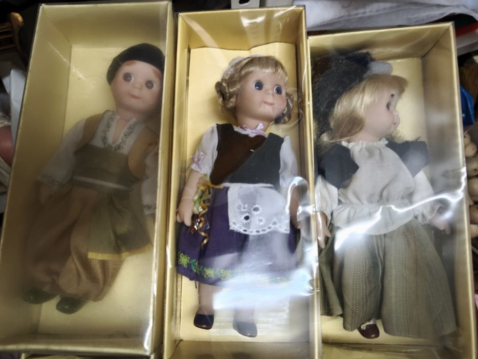 Coleção de bonecas de porcelana