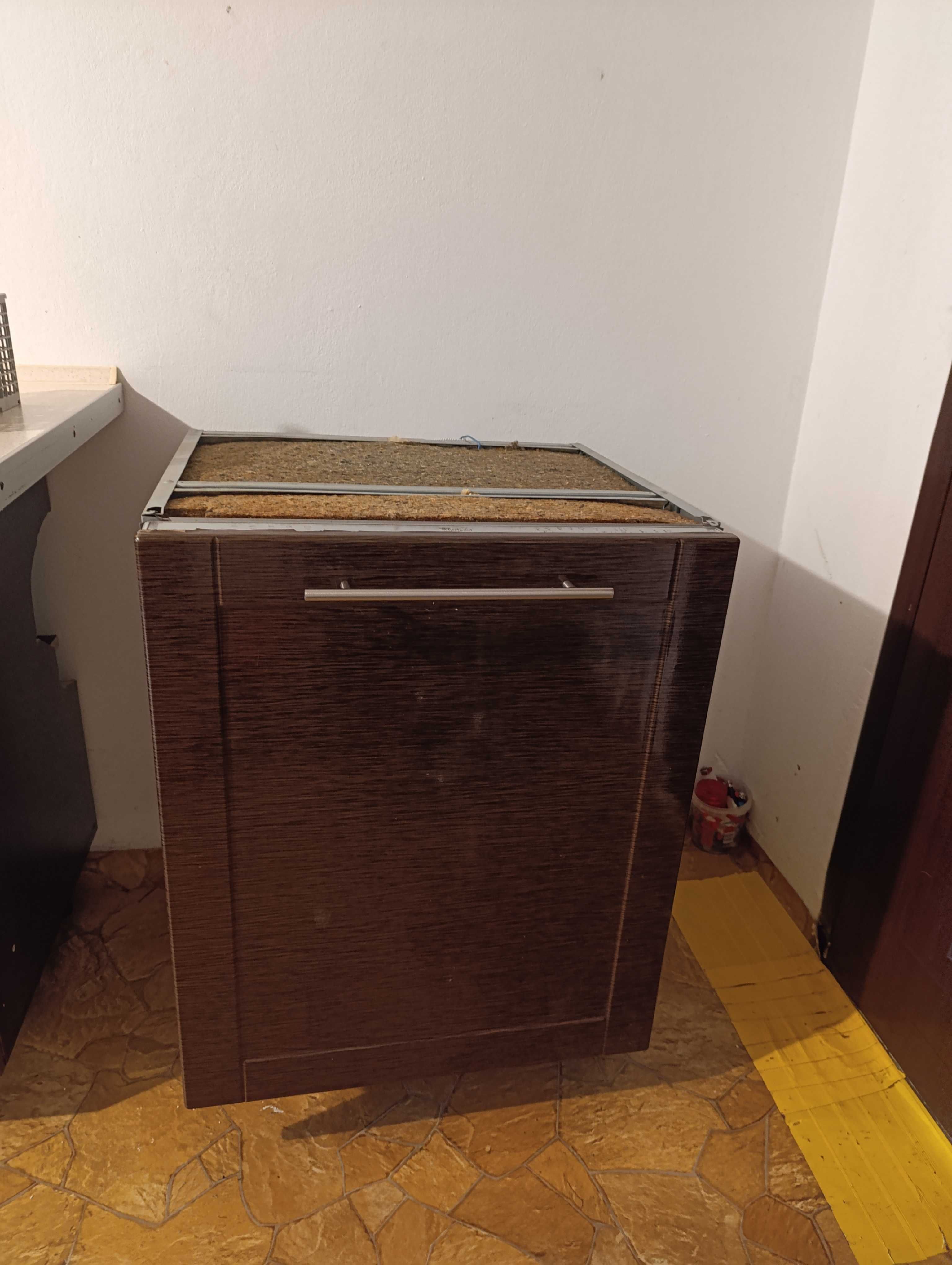Używane meble kuchenne ze zmywarką Whirlpool