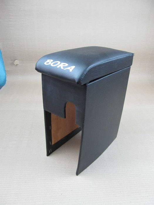 Подлокотник Volkswagen Bora Фольксваген Бора черный бокс бардачок