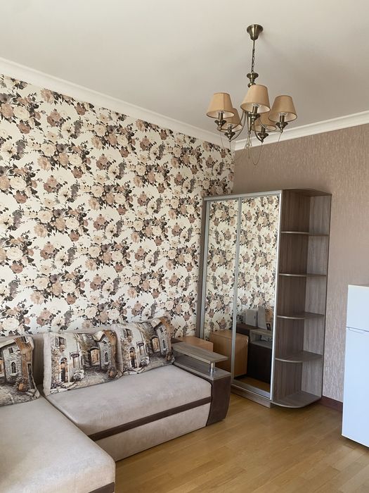 Хозяйка сдаст комнату м. Защитников Украины