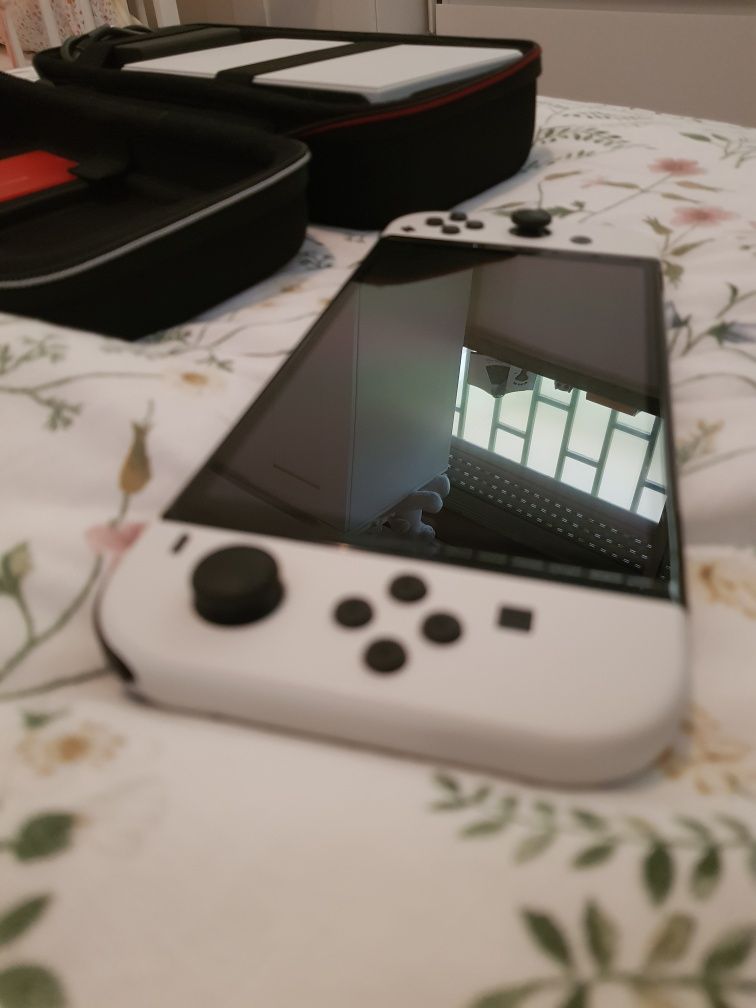 Nintendo Switch Oled como nova com garantia + mala + comando