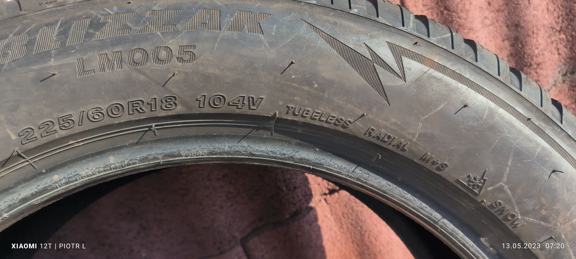 Opony zimowe 2× Bridgestone Blizzak LM005 225/60R18 104 V