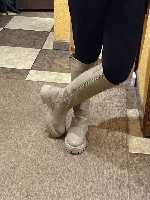 Чоботи зимові 39 р. Бежеві.