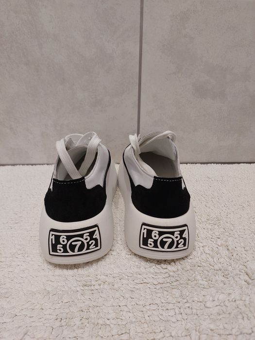 Білі шкіряні кеди