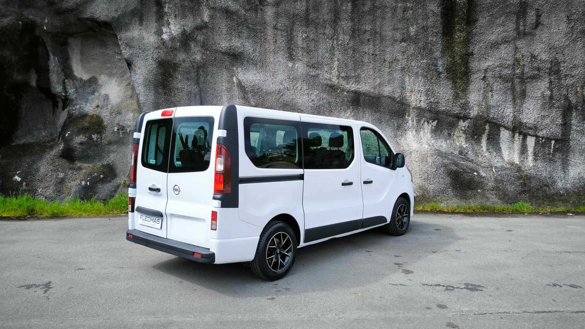 Opel Vivaro 9 lugares