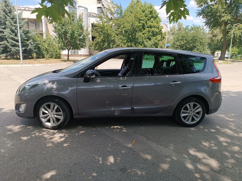 Продам Рено сценик 3 2011року