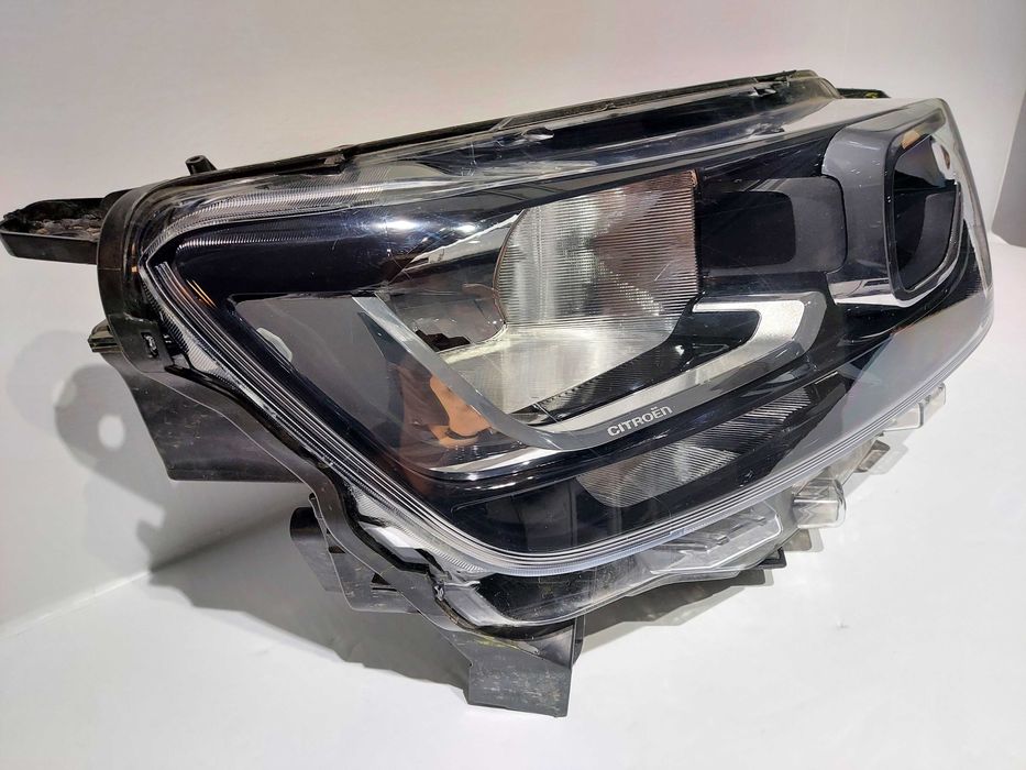 Citroen Berlingo IV 18- Lampa reflektor prawy przód 10PIN EU