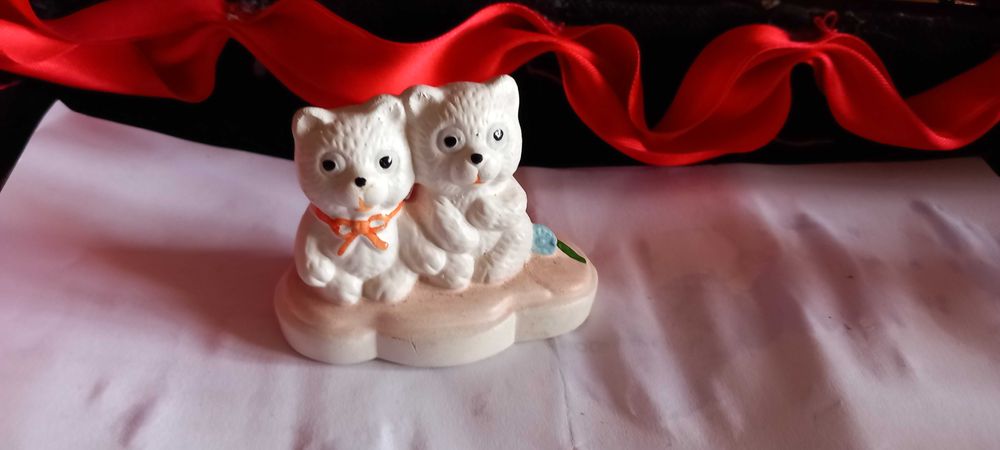 Bibelots variados, e miniaturas.