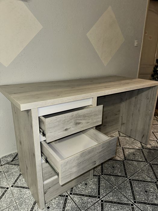 Biurko z grubej plyty