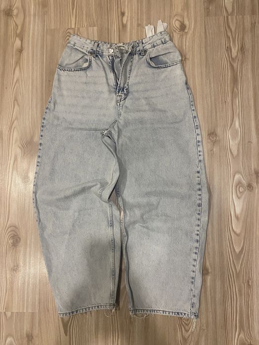 Baggy jeans.