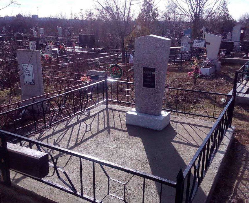 Прибирання могил Львів. Уборка могил Львов