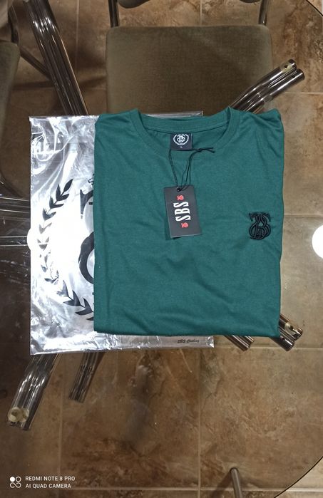 T-shirts NOVAS com etiqueta Siksilk e outras