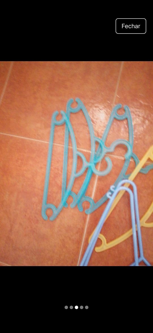 Conj 9 cabides criança, muito bom estado.
