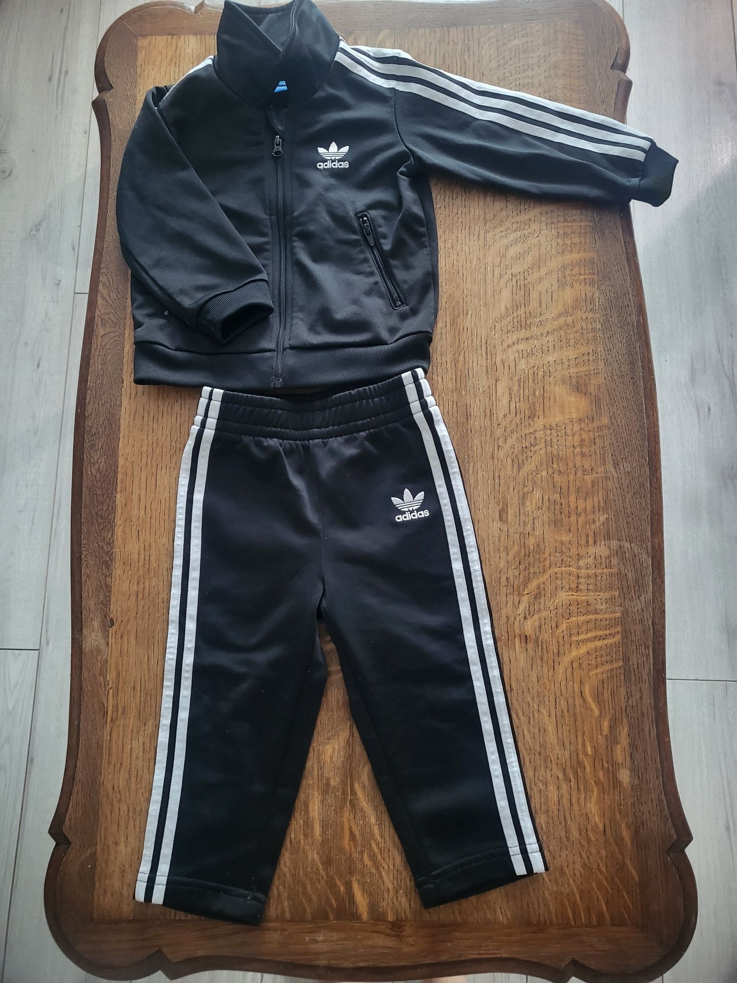 Czarny dres adidas logo 80 / 86 cm 1/1,5 roku