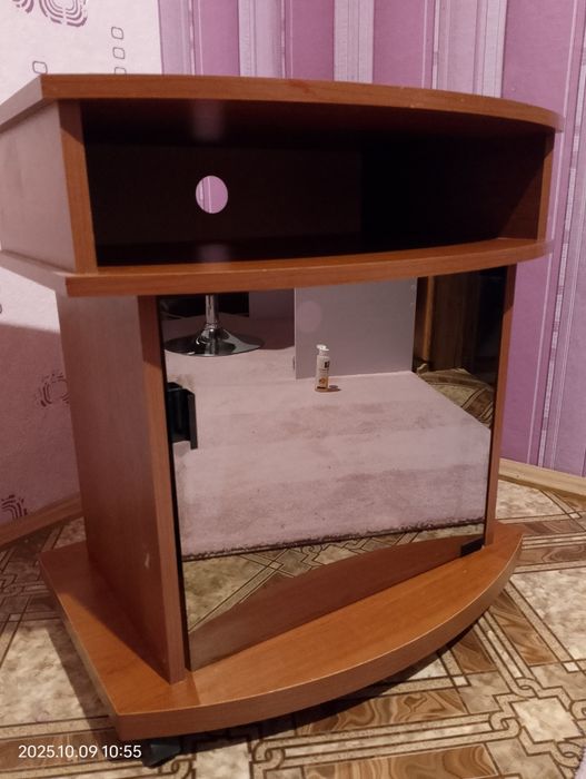 Тумба, тумбочка під телевізор
