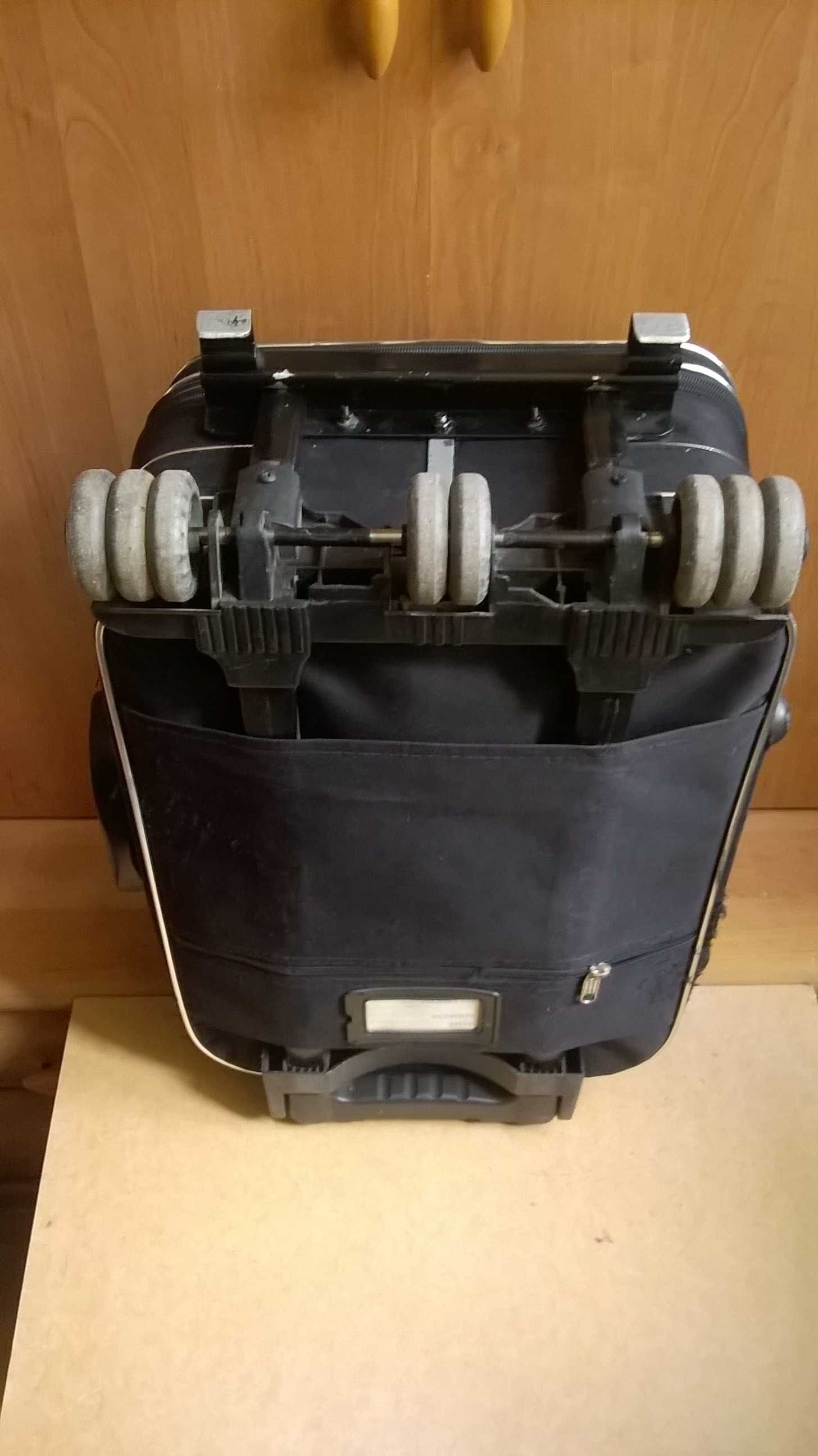 Walizka 55x 35x 25 cm black