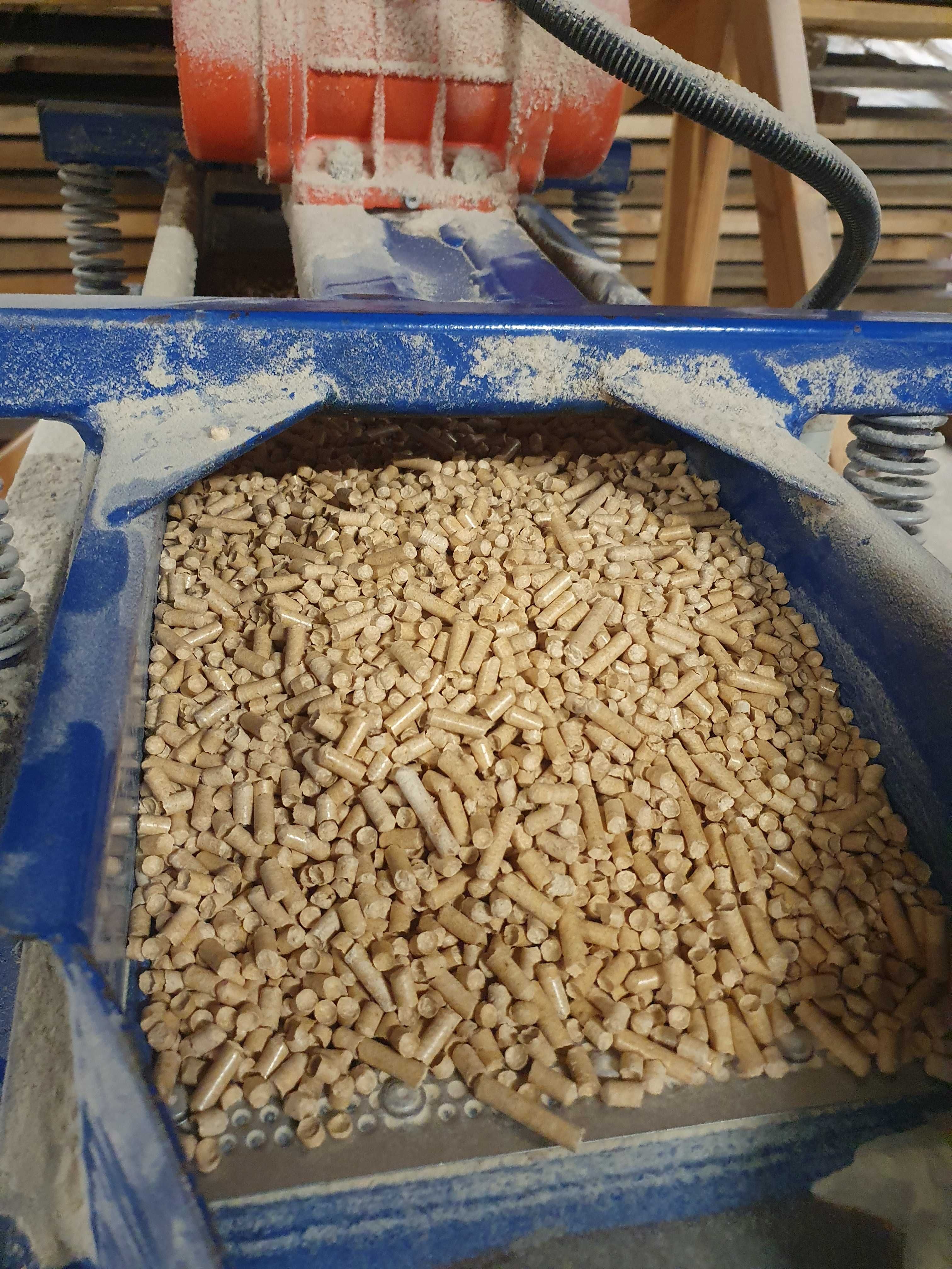 Pellet pelet sosnowy PREMIUM 15kg - produkcja Wołomin