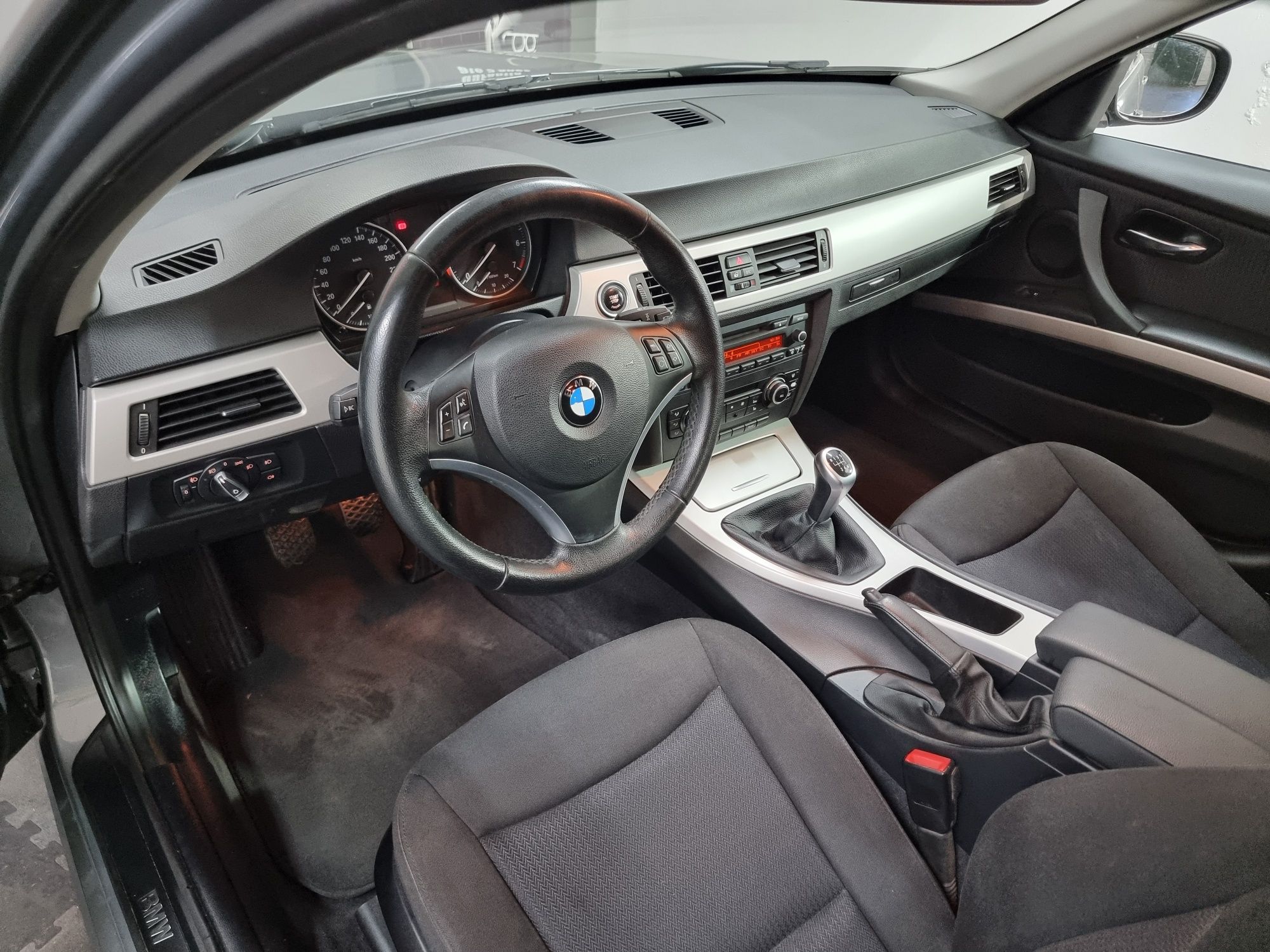 Bmw 318 i LCi Gasolina