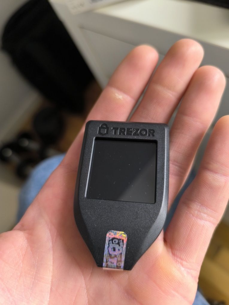 Trezor model T NOWY