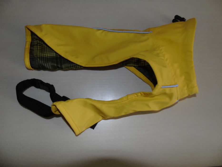 nowa przeciwdeszczowa kurtka - płaszczyk TRIXIE 25 cm