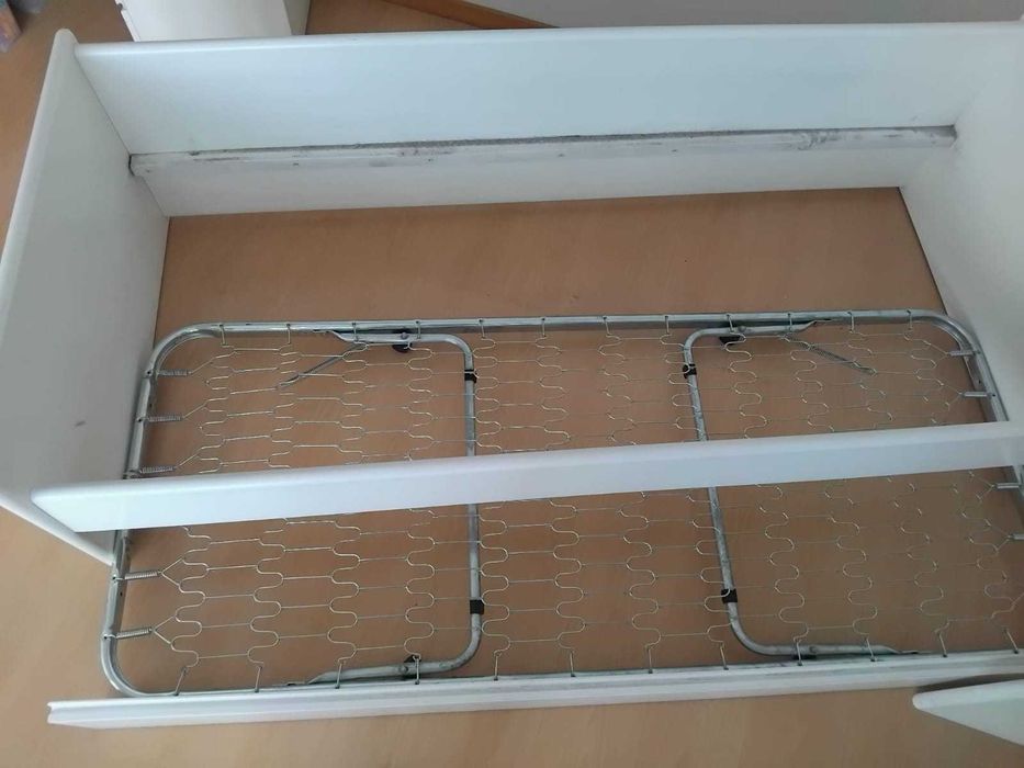 Moveis Criança - Cama-Secretaria- Mesa de cabeçeira- Bau -cadeira