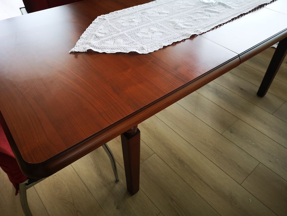 Stół rozkładany /orzech/ jak nowy