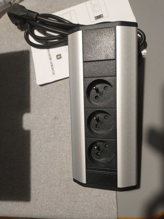 przedłużacz narożny Corner Box -3*230 V firmy DesignLight