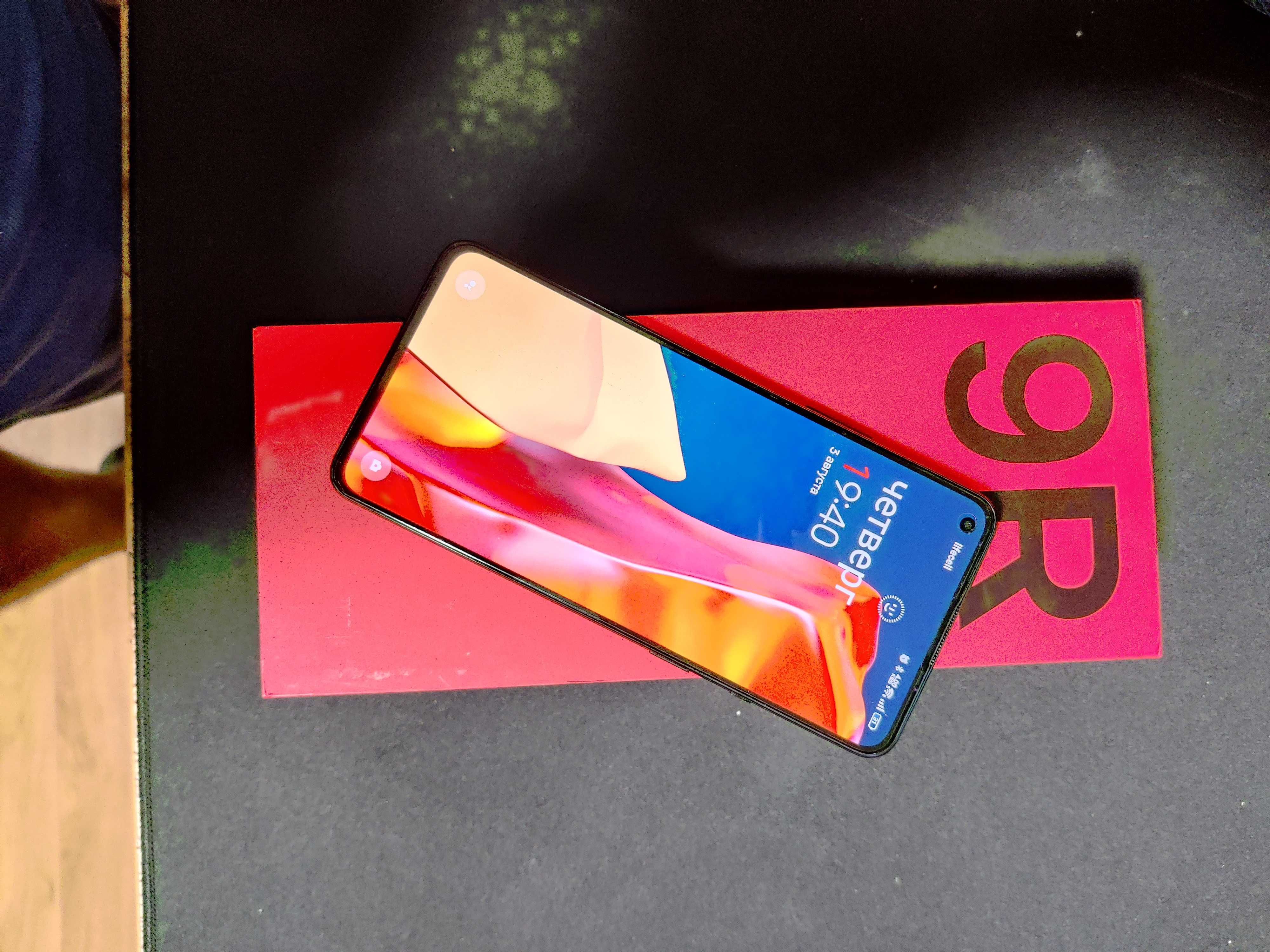 Продам OnePlus 9R 8/256gb Carbon Black повний комплект + чохли