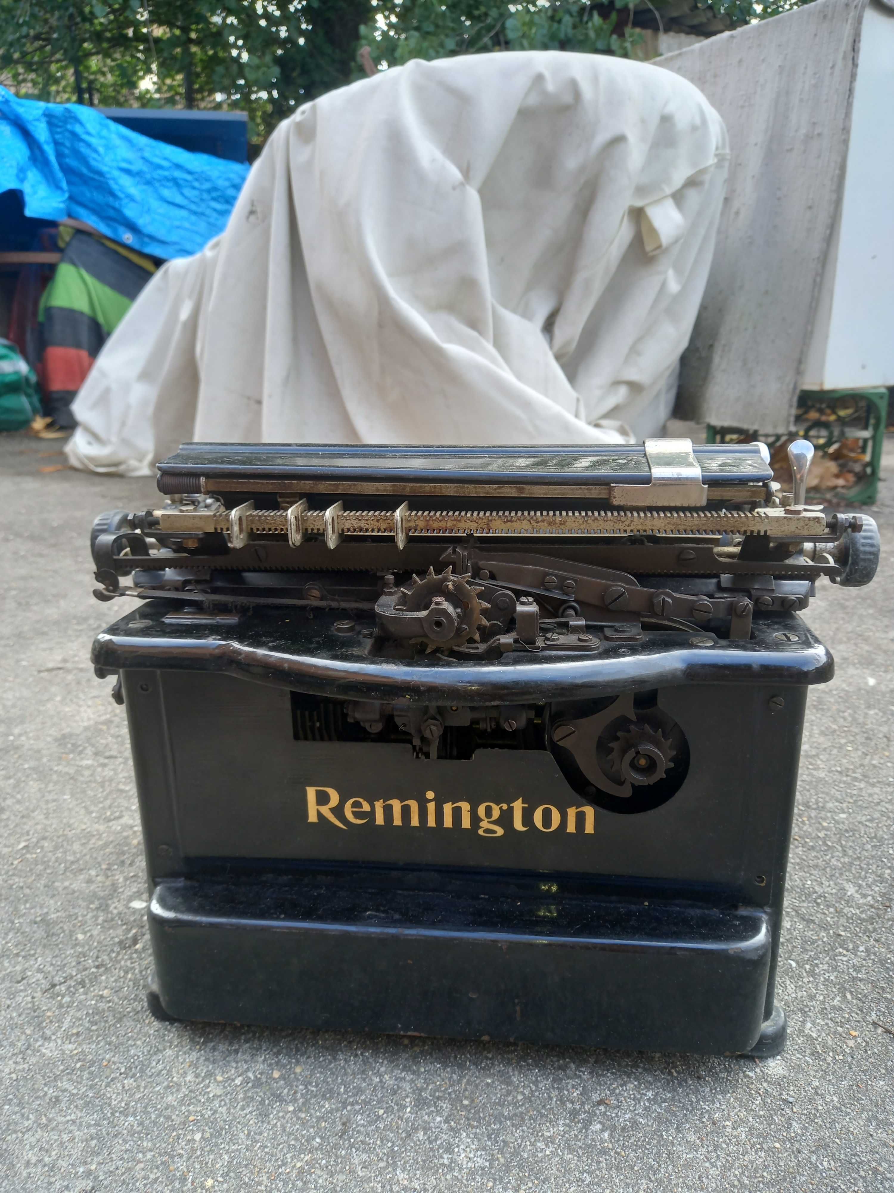 Máquina de escrever antiga Remington N12