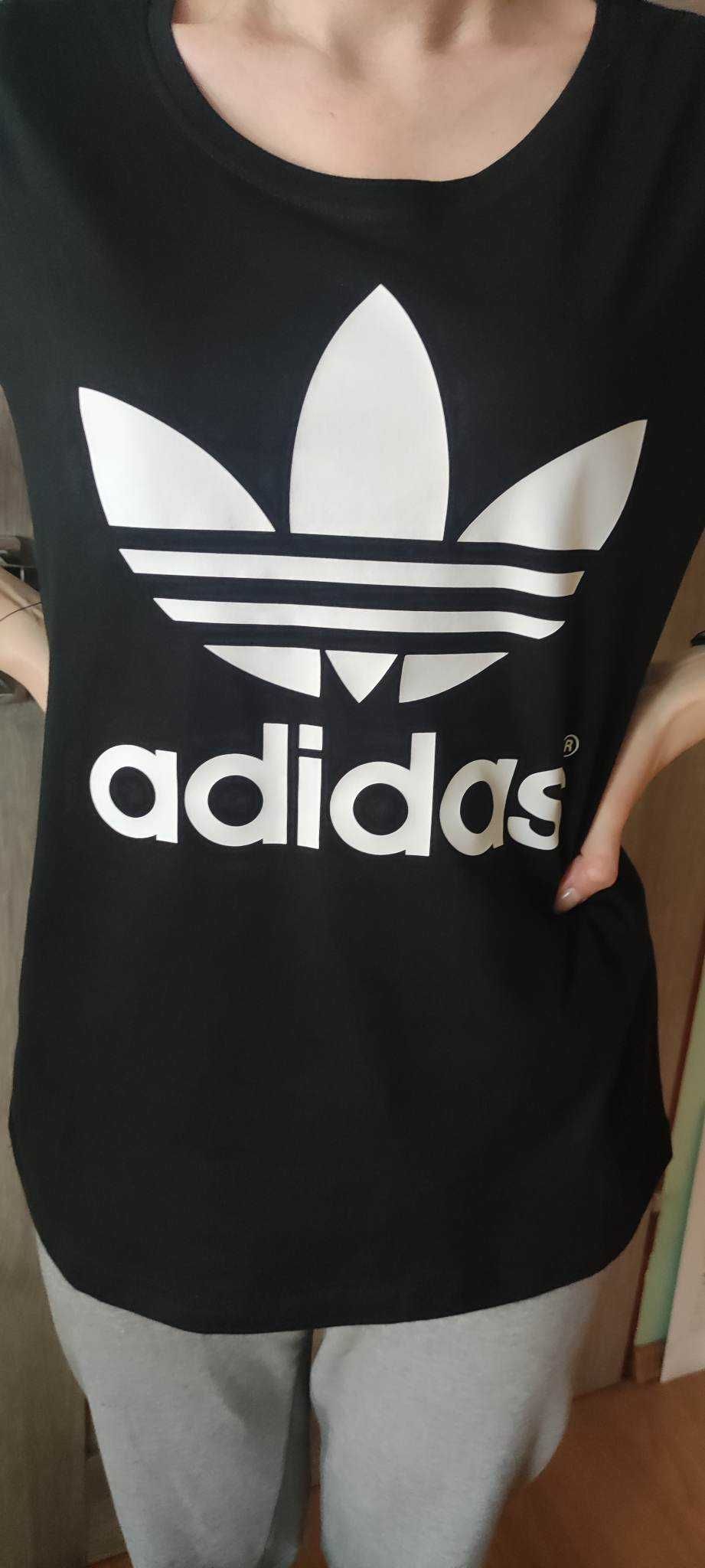 Czarny damski t-shirt Adidas