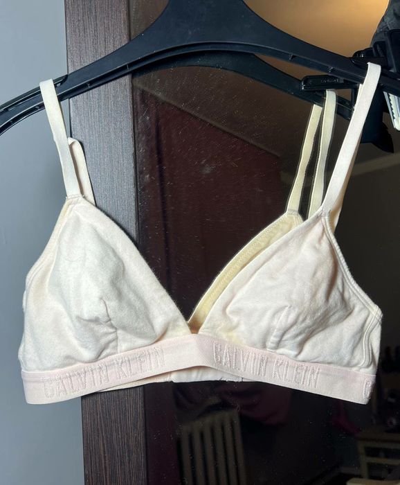 Бюстгальтер Calvin Klein Underwear бежевий
колір бежевий однотонний