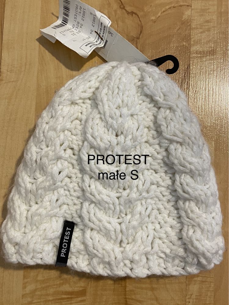 Protest małe S czapka zimowa biała ciepła dodatkowo ocieplana nowa z m