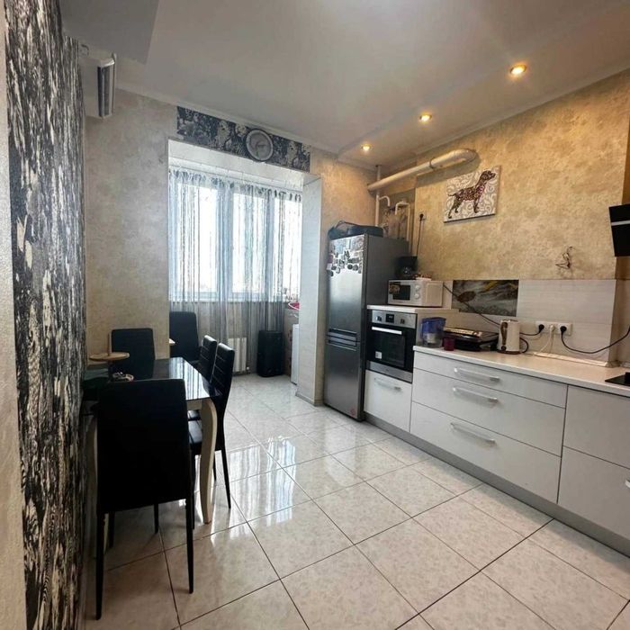 (13) Продам сучасну квартиру з індивідуальним газовим опаленням