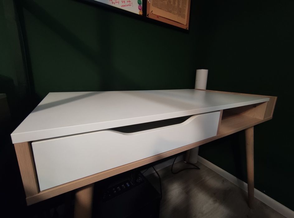 Biurko SOFIE białe/buk z szufladą i przegródkami