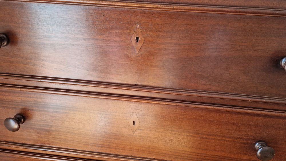 Cómoda  em mogno e pedra