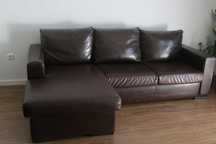Sofá castanho escuro com chaise long reversível