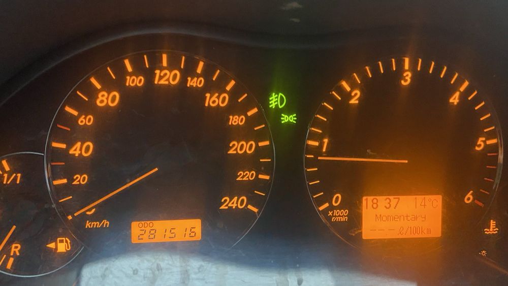 Тайота авенсіс в рістайлі