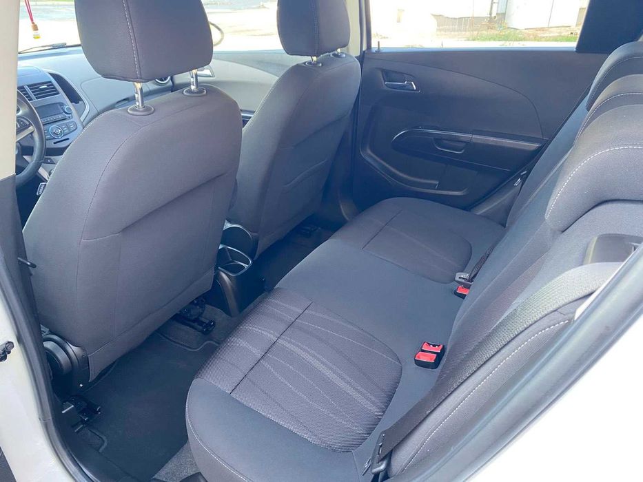 Chevrolet Aveo 2012 року 1.2/бензин