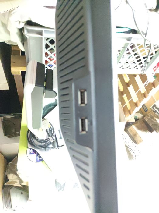 Dois monitores Dell 1908 com pé elevatório