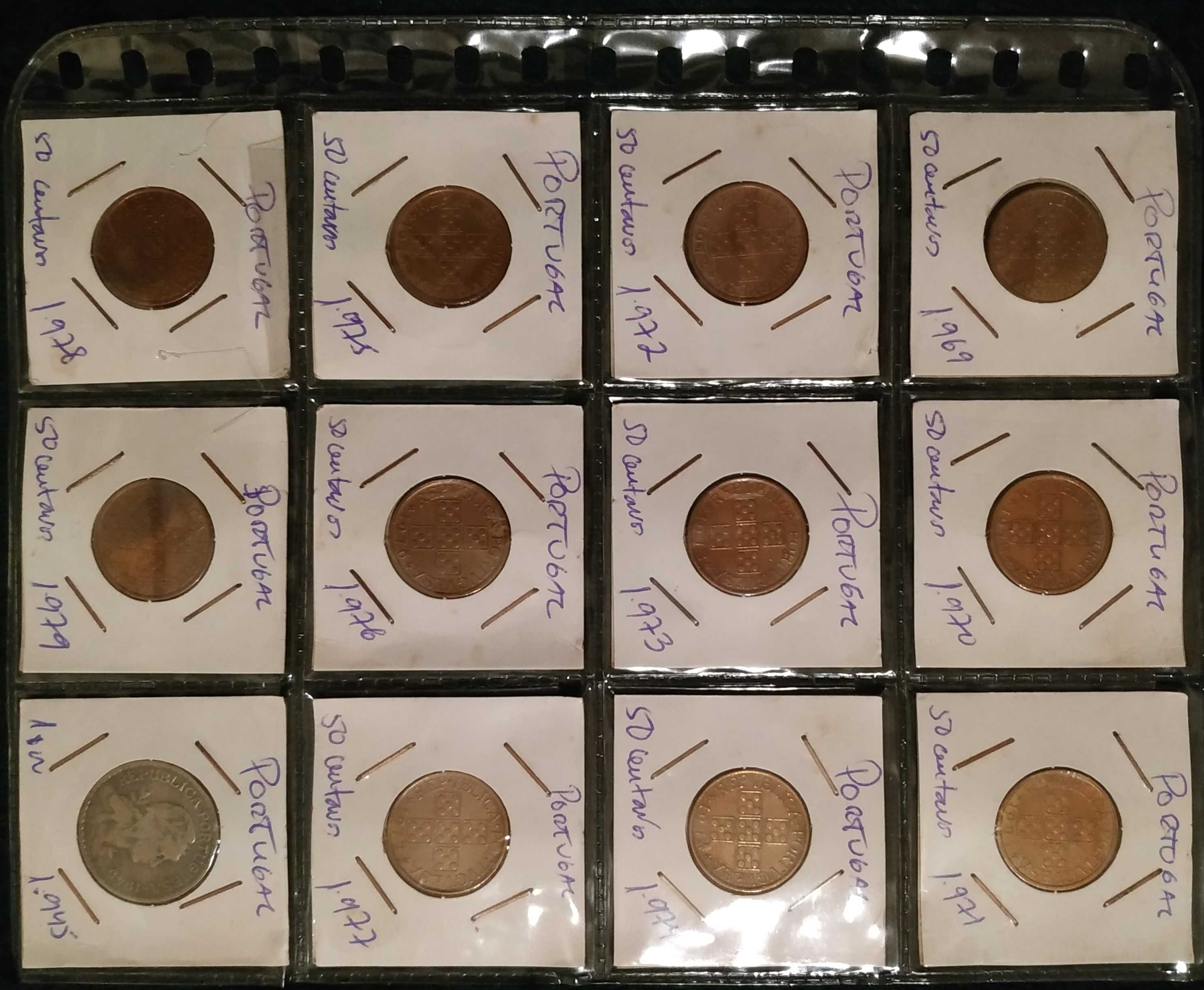 Capa com 12 moedas diferentes (P10)