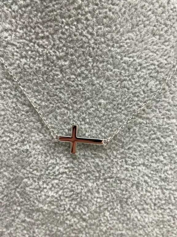 Piękny Srebrny Łańcuszek z Krzyżykiem 1,43G P,925