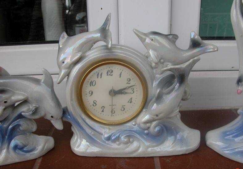 porcelanowe figurki i zegar