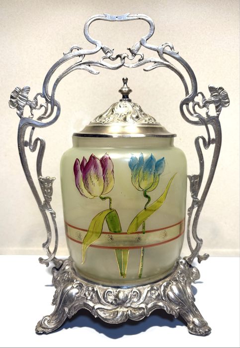 Maravilhosa antiga boleira Arte Nova com suporte prateado