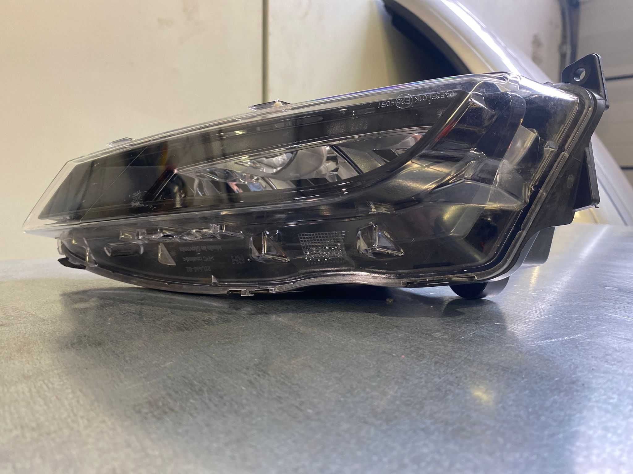 Halogen prawy przód Seat CUPRA ATECA