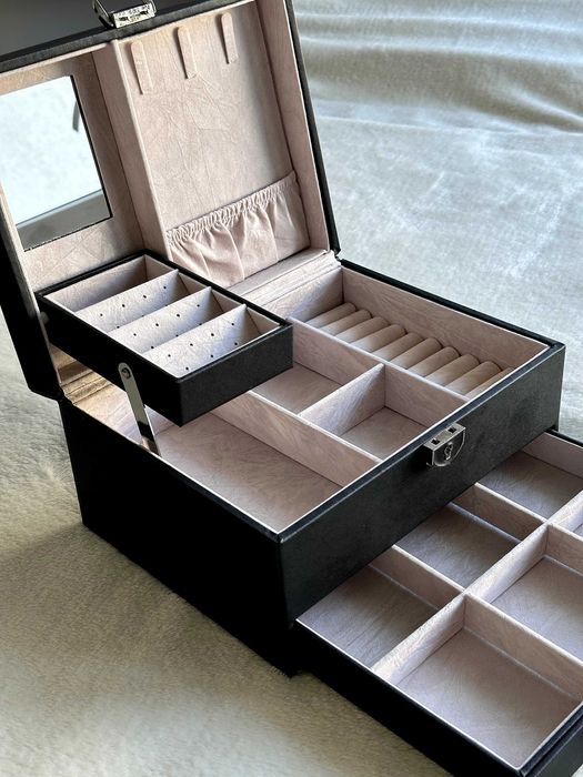 Kuferek Na Biżuterię Czarny Szkatułka Organizer Z Szufladami I Lustrem