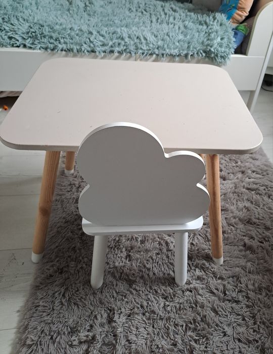 Dzieciecy stolik i krzesło/ stoliczek krzeselko chmurka