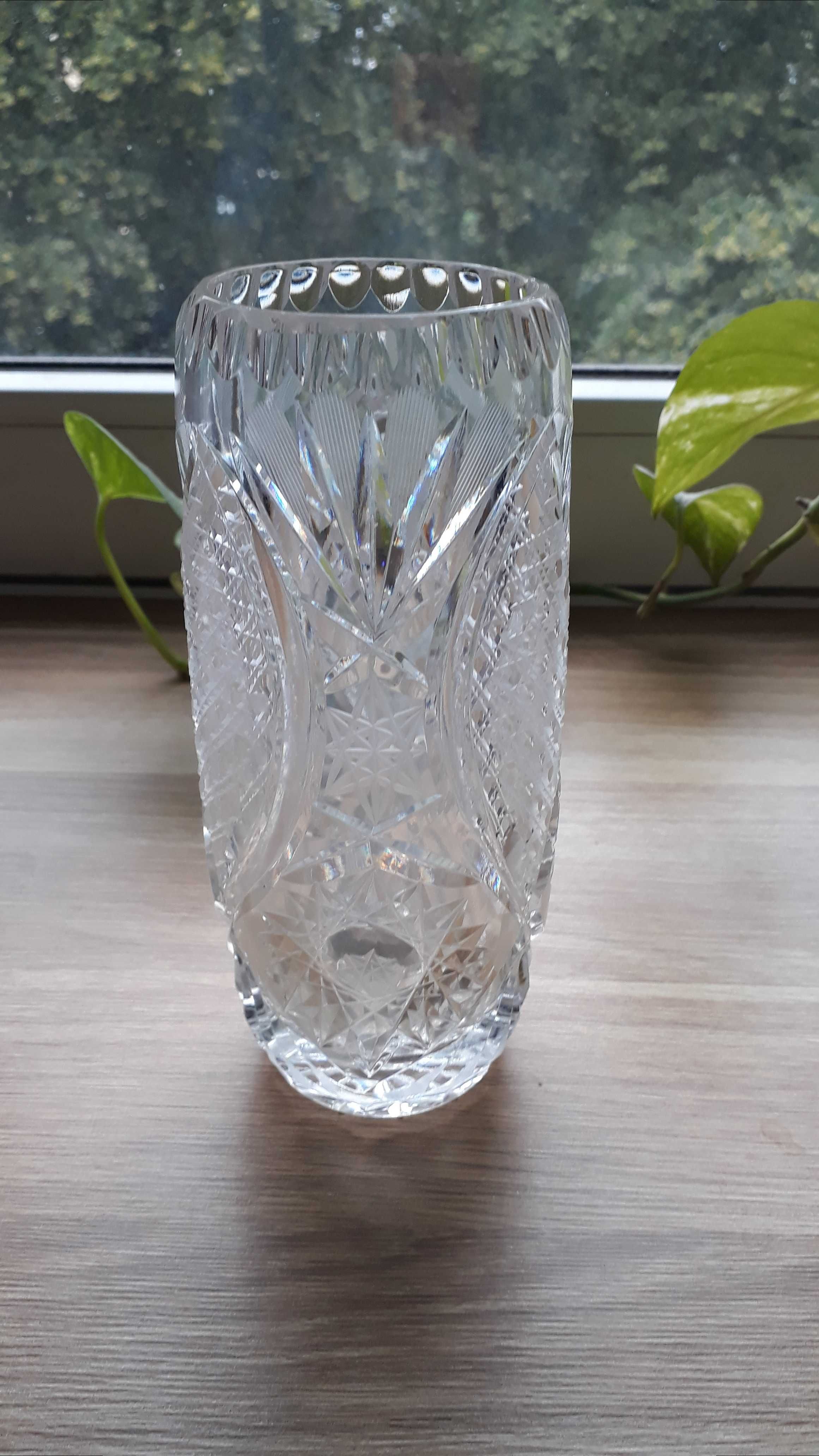 Mały kryształowy wazon